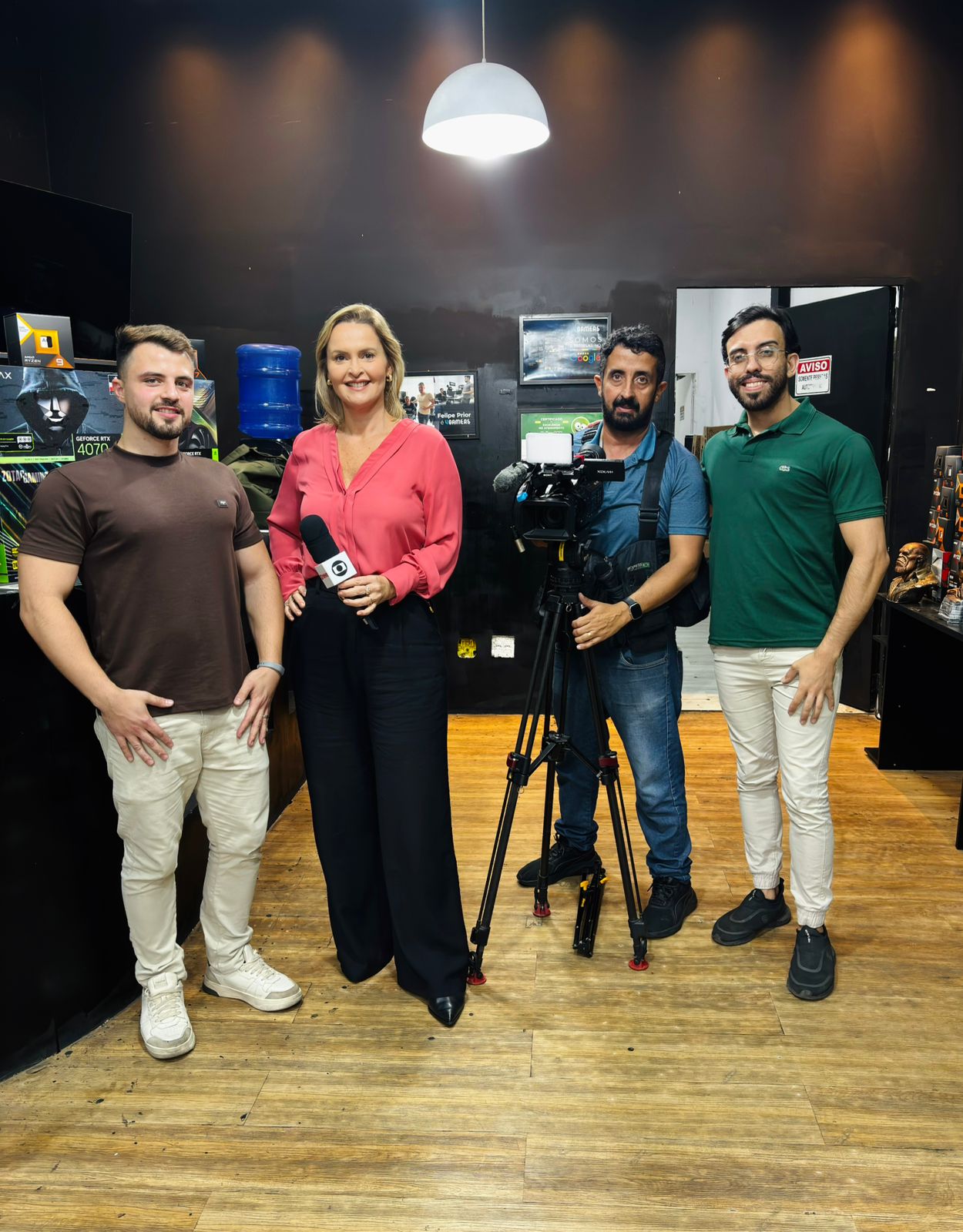 Equipe PC Upgrade e 4Gamers com a equipe de reportagem do Jornal Nacional